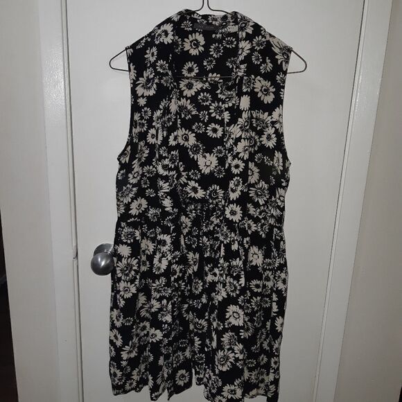 Womans Floral Suzy Shier Dress with Coller - Picture 2 of 9